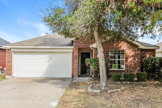 Building Photo - 2021 Wildwood Dr
