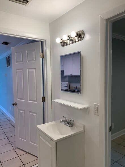 Building Photo - 2327 Ernest St