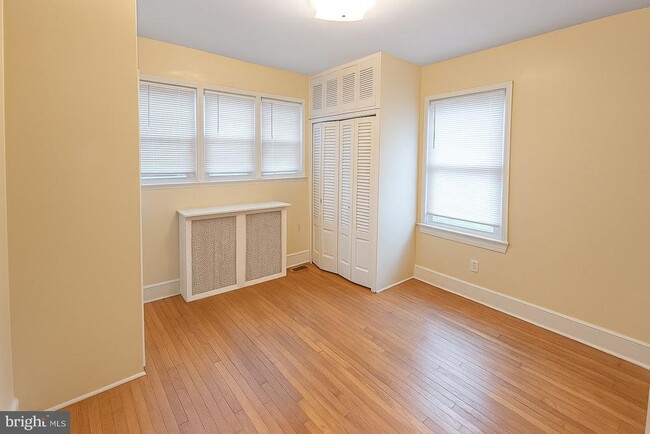 Building Photo - 10001 Dallas Ave