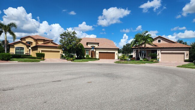 Building Photo - Lakeview Turnkey Furnished Home with Resor...