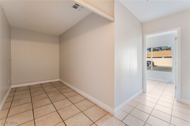 Building Photo - 5453 Requa Ave