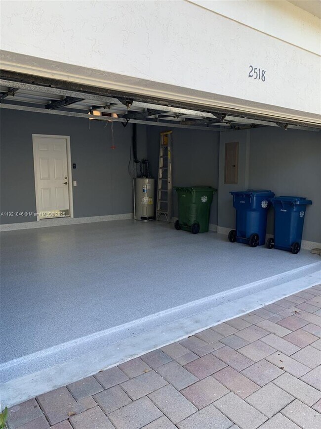 Building Photo - 2518 Bay Pointe Ct