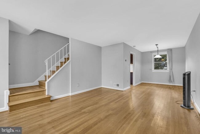 Building Photo - 38 E Rosemont Ave