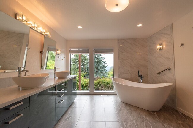 Building Photo - Los Gatos Mountain Living at its Best! Gated 1 Acre lot! Spacious 5 bedroom House! Pool!