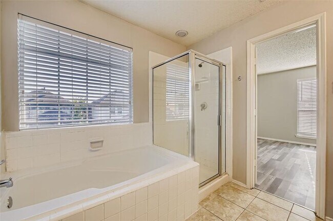 Building Photo - 1321 Overlook Dr