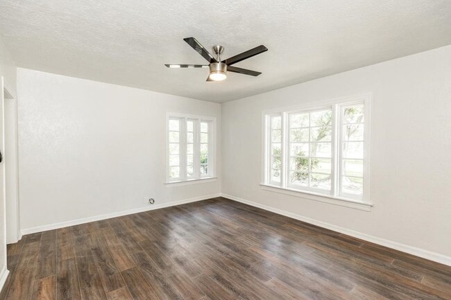 Building Photo - 118 N Caldwood Dr