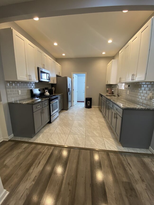 Building Photo - 5706 Warrington Ave