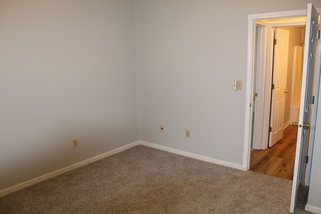 Building Photo - Beautiful Ranch Home in Avon!