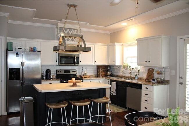 Building Photo - 17726 Delmas Dr