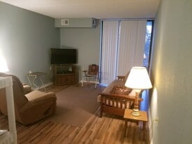 Building Photo - 1750 N Marywood Ave