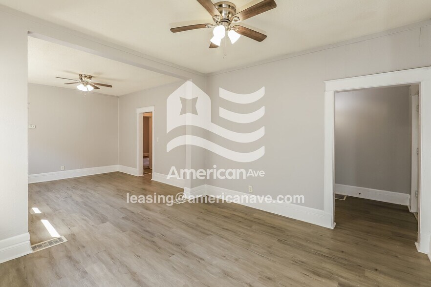 Building Photo - 3211 E 30 Terrace