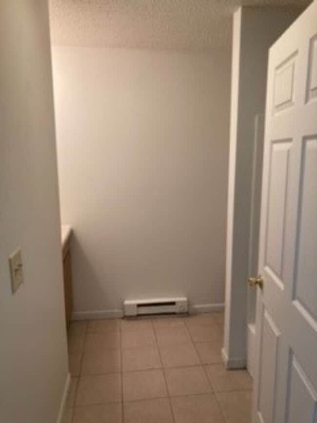 Building Photo - 3 Bedroom, Single-story Townhomes for rent...