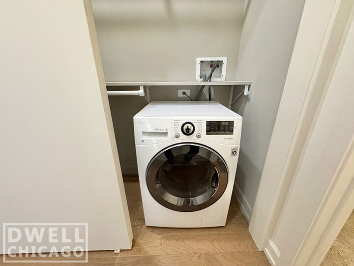 Building Photo - 102 W Chicago Ave