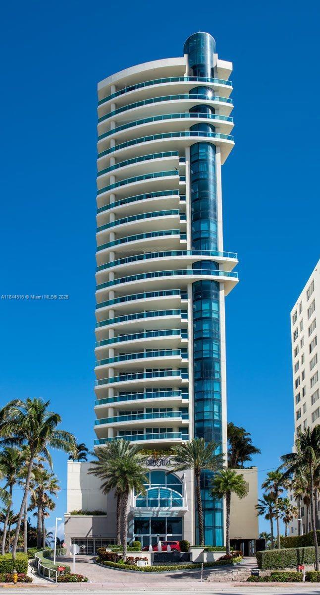 Primary Photo - 5025 Collins Ave