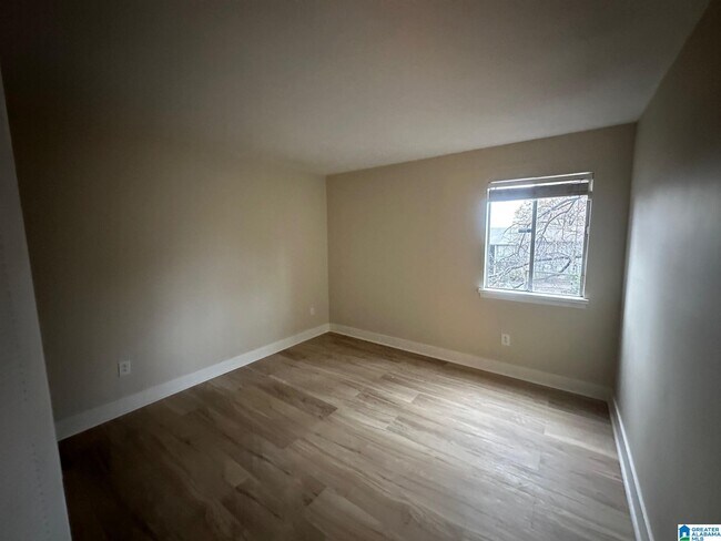 Building Photo - 412 Skyview Dr