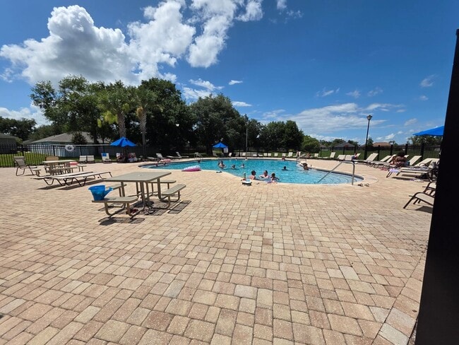 Building Photo - Large Home On Cul-De-Sac!