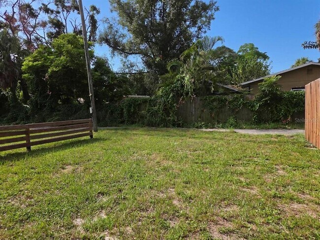 Building Photo - 2410 W Cypress St