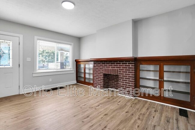 Building Photo - 74 N Powell Ave