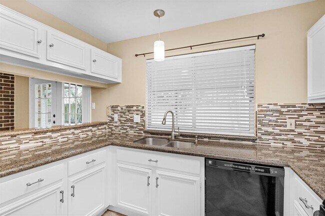 Building Photo - 9019 Driftstone Dr
