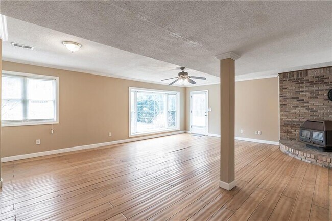 Building Photo - 131 Arrowood Ln