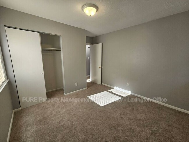Building Photo - 3510 Lansdowne Dr