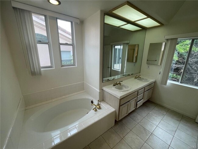 Building Photo - 10010 Reseda Blvd