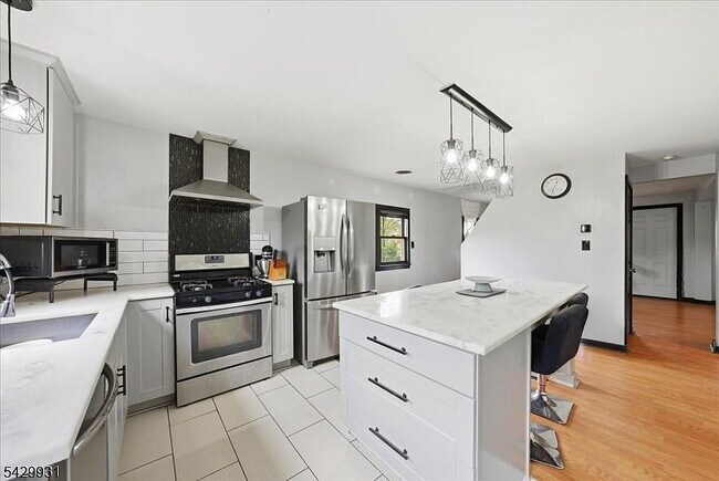 Building Photo - Single Family Home For Rent