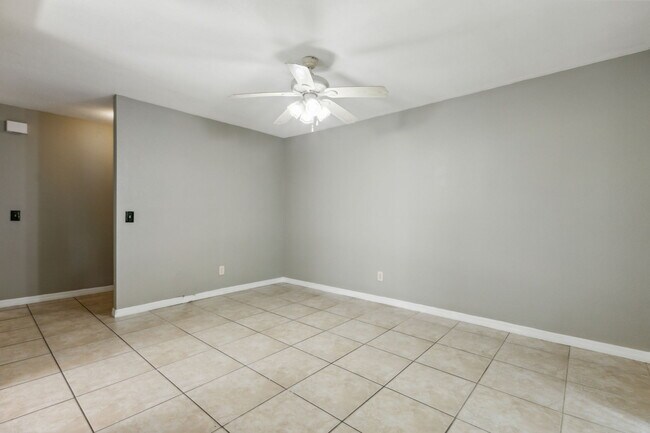 Building Photo - 2433 Barley Club Dr