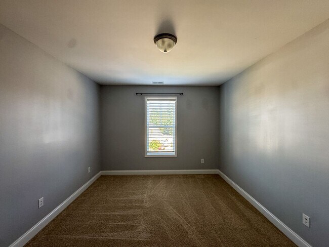 Building Photo - Stunning 4 Bed 2.5 Bath Home in Lexington Plantation