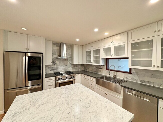 Building Photo - Spacious 3 Bedroom Gilroy Home with AC  & Attached Garage