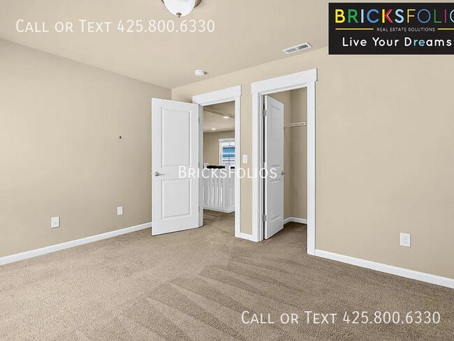 Building Photo - 814 Mount Baker Pl NE