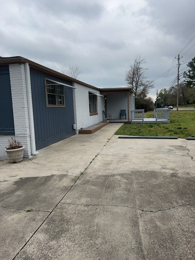 Building Photo - 1595 Slaughter Rd