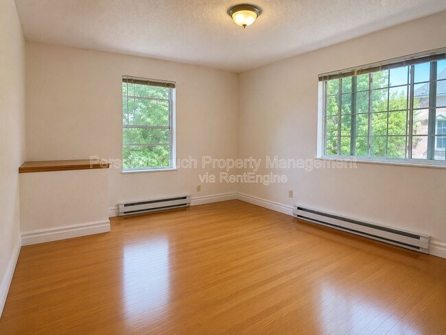 Building Photo - 411 4th Ave S