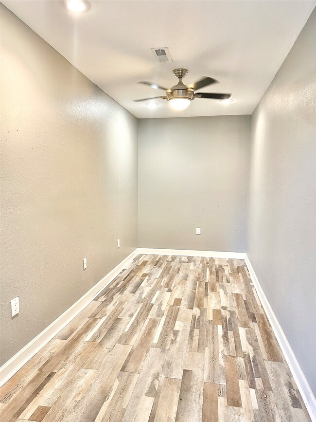 Building Photo - 2424 Southmore Blvd