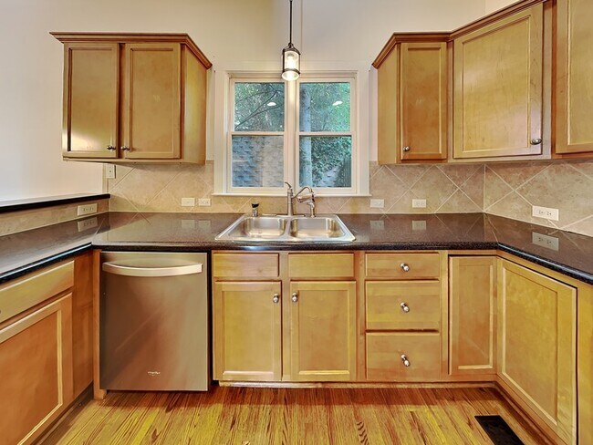 Building Photo - 2081 Eagle Ridge Dr