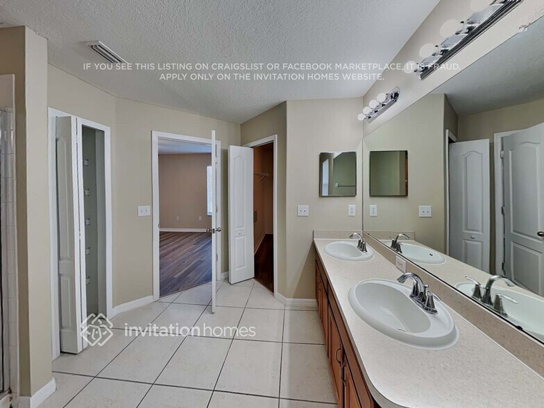 Building Photo - 8112 Alamosa Wood Ave