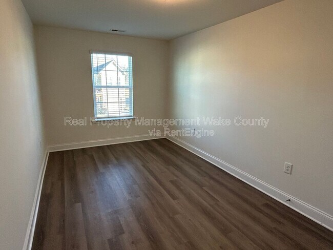 Building Photo - 156 Polaris Ave