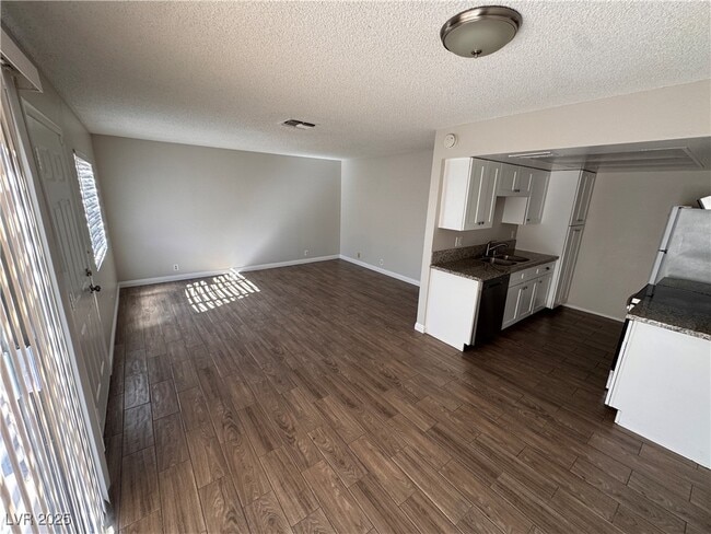 Building Photo - 617 Pepper Tree Cir