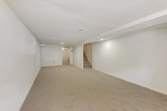 Building Photo - 725 N Patterson Park Ave