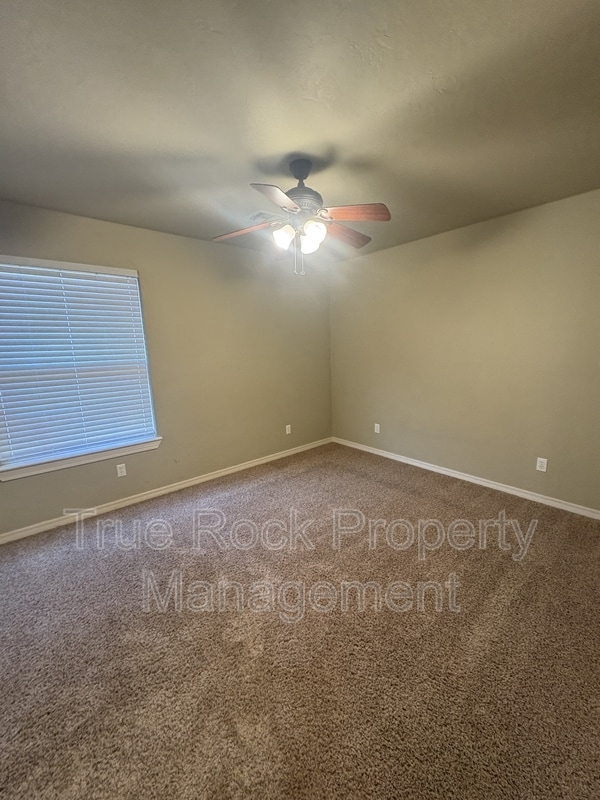 Building Photo - 817 Cypress Dr