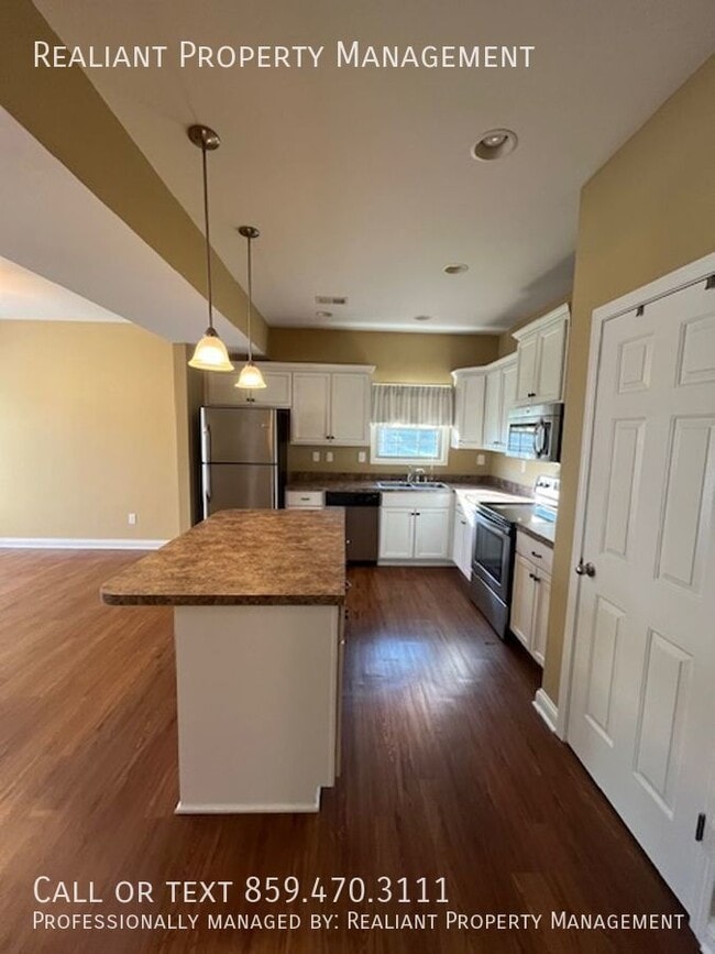 Building Photo - 236 Lynnwood Dr