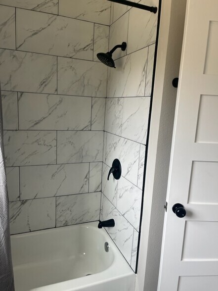 Guest bath shower - 2626 W Ashby Plz