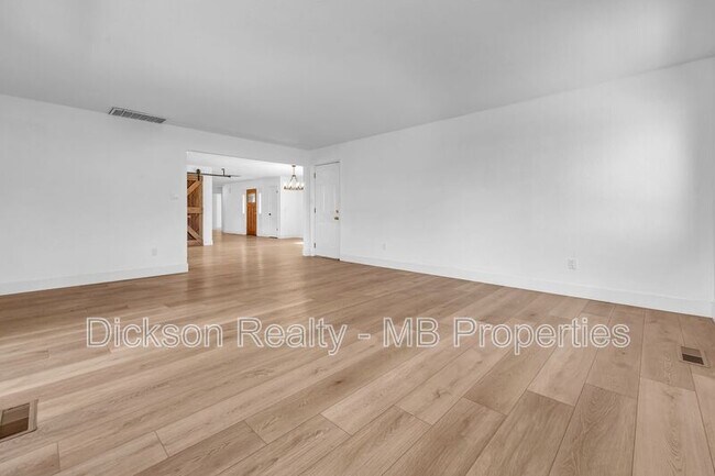 Building Photo - 7245 Pembroke Dr