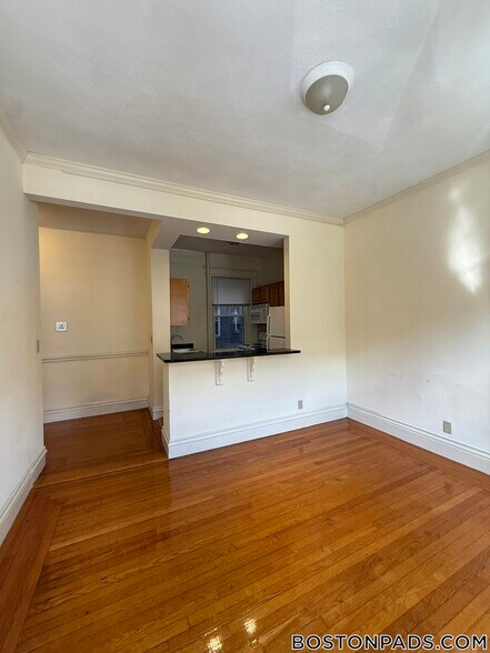 Building Photo - 32 Queensberry St