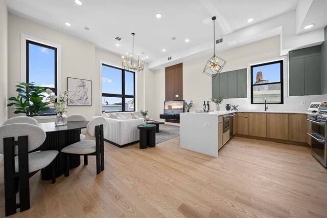 Building Photo - 27 Graham St