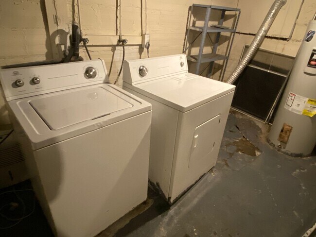 Building Photo - Hunter Ave 1438-1440 MLR (LH2)