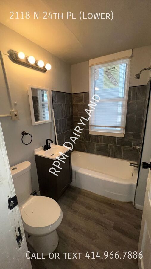 Building Photo - 2118 N 24th Pl