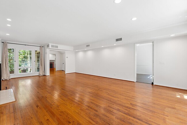 Building Photo - Westwood Townhome in an Exclusive 3-Home Enclave