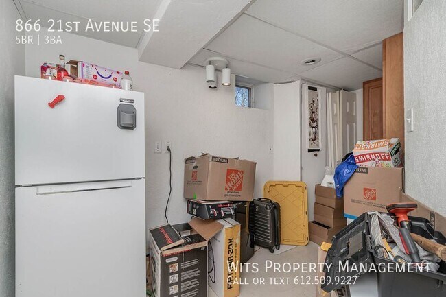 Building Photo - 866 21st Ave SE