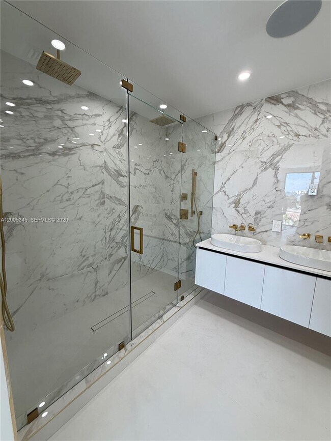 Building Photo - 3222 NE 7th St